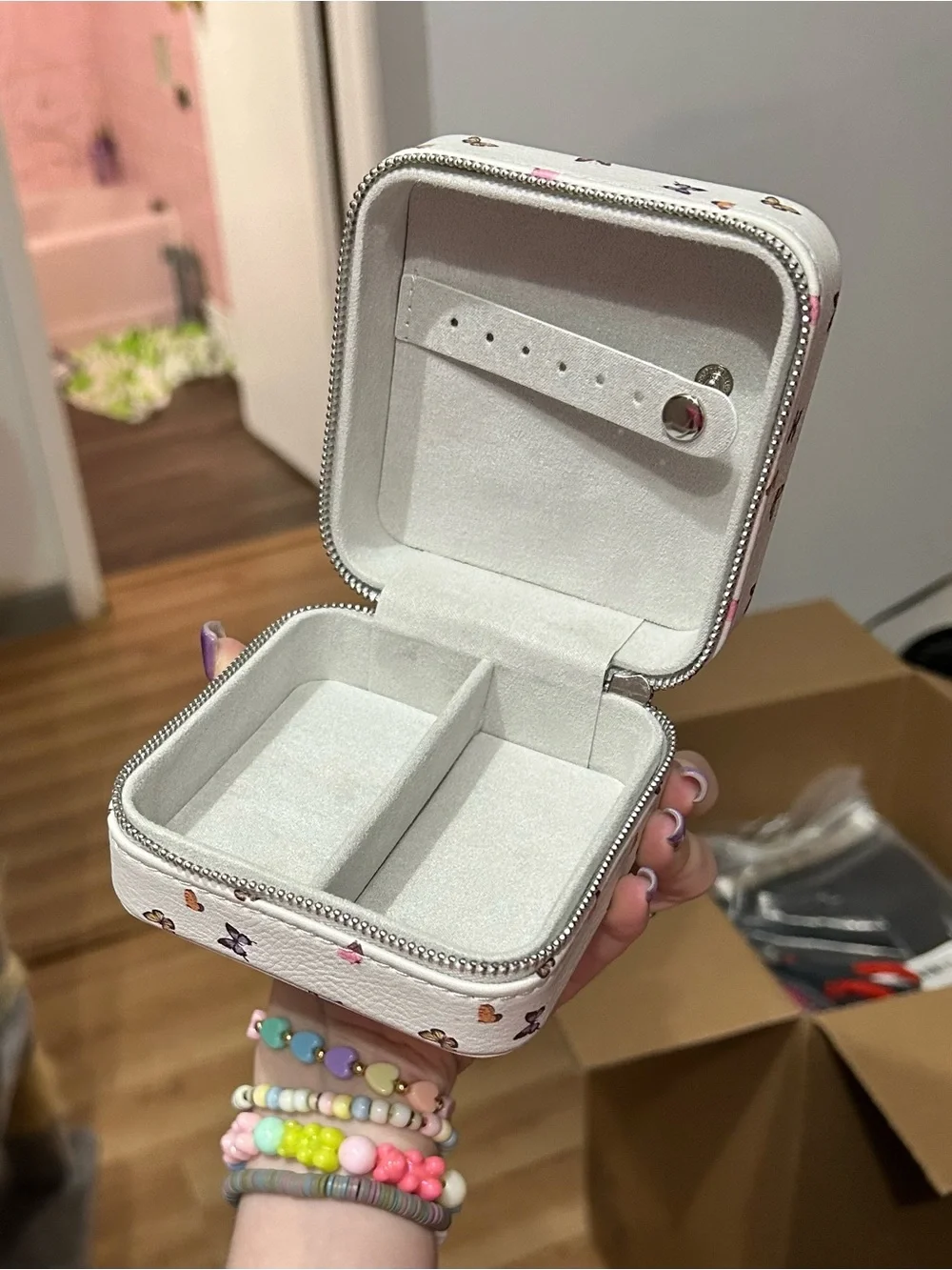 Cat & Jack White Butterfly Mini Travel Jewelry Case Zipper Organizer NWT